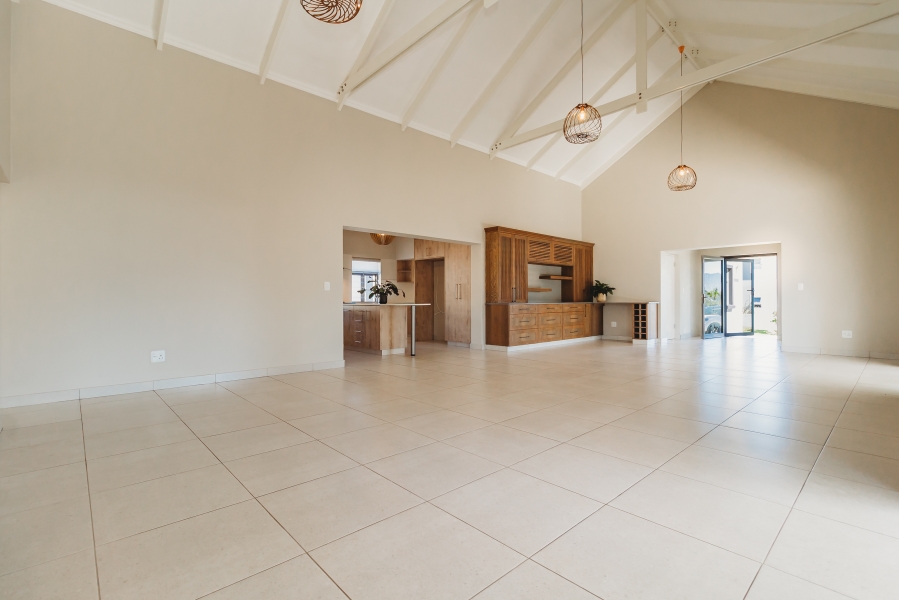 4 Bedroom Property for Sale in Kraaibosch Manor Western Cape